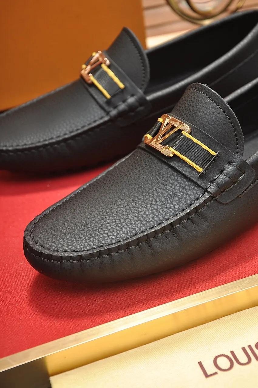 Men's men's shoes 💰420💶 [LV Doudou shoes] (sheepskin lining) new model is on the market, available on the official website. The new Doudou shoes are processed into single-color materials, and the uppers are made of imported cowhide material. The body of the shoe is fully hemmed with mark thread, and is lined with imported original cowhide leather. The elegant shoe shape is super suitable for all-matching, and the size is 38-44.